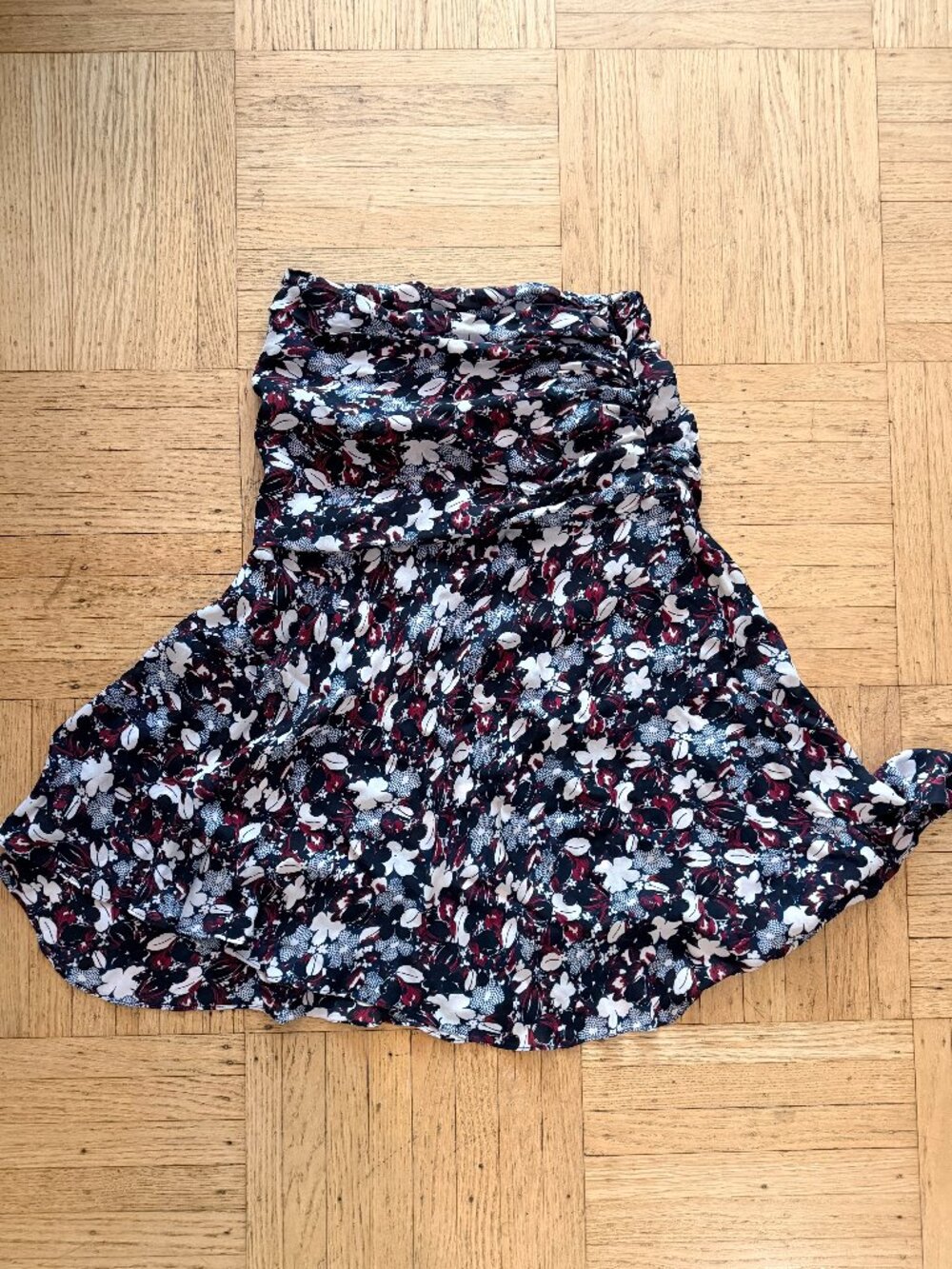 navy floral Veronica Beard skirt sz 4 100% silk